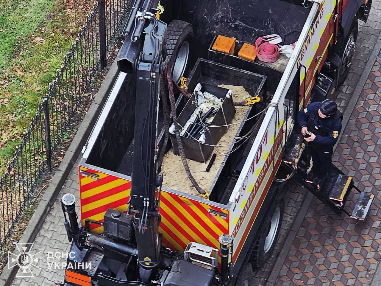 ДСНС провела унікальну операцію з розмінування багатоповерхівки у Вишгороді